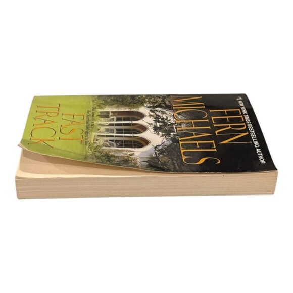 Fast Track Fern Michaels Sisterhood Novel Mystery Thriller Paperback Book 2009 - Picture 3 of 9